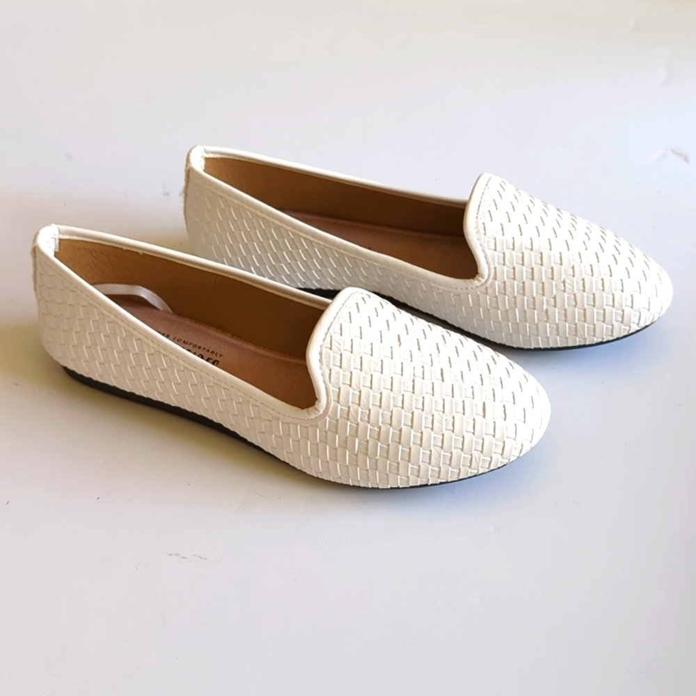 NWT Harborsides AKI White Slip On Loafers Size 6W